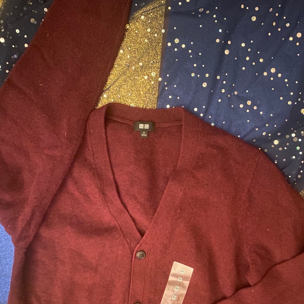 UNIQLO 100% WOOL BERRY CARDIGAN Sweater MODEST CLASSIC WARM ACADEMIA COZY